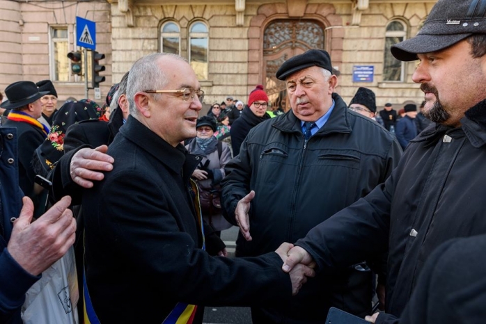 Emil Boc, despre tratamentul srilankezilor în România: „Aceste gesturi mici nasc monștri mari!”, sursă foto: Facebook Emil Boc