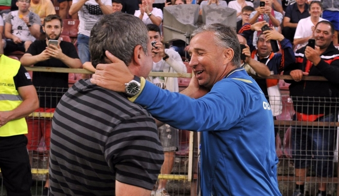 CFR–Viitorul, derby cu inimioare! De Ziua Îndrăgostiților, Petrescu și Hagi au un duel „pe muchie de cuțit”