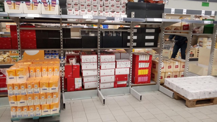 supermarketurile-clujene-obligate-sa-faca-aprovizionare-din-ora-in-ora-faina-drojdia-si-zaharul-cele-mai-vandute-foto