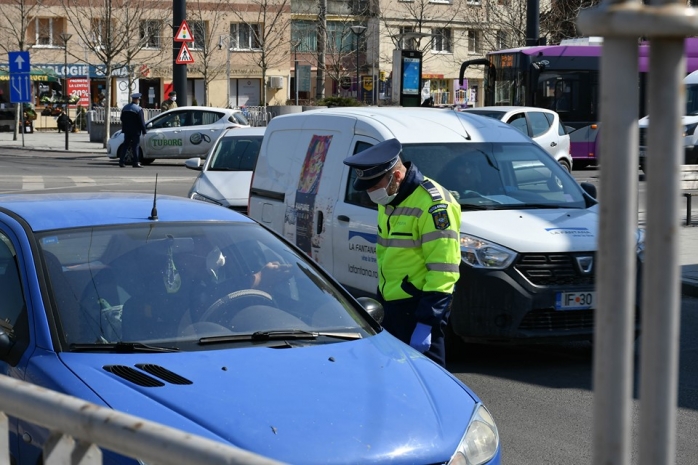 Foto: Paul Gheorgheci/monitorulcj.ro  Amenzile AU CRESCUT pentru cei care ÎNCALCĂ ordonanțele militare!