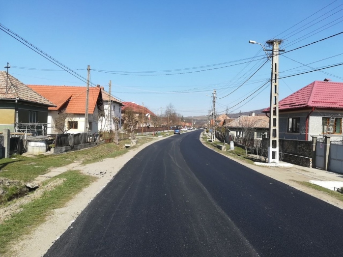 Asfaltare pe bucățele. Un tronson dintr-un drum județean, finalizat de Consiliul Județean Cluj, sursă foto: CJ Cluj