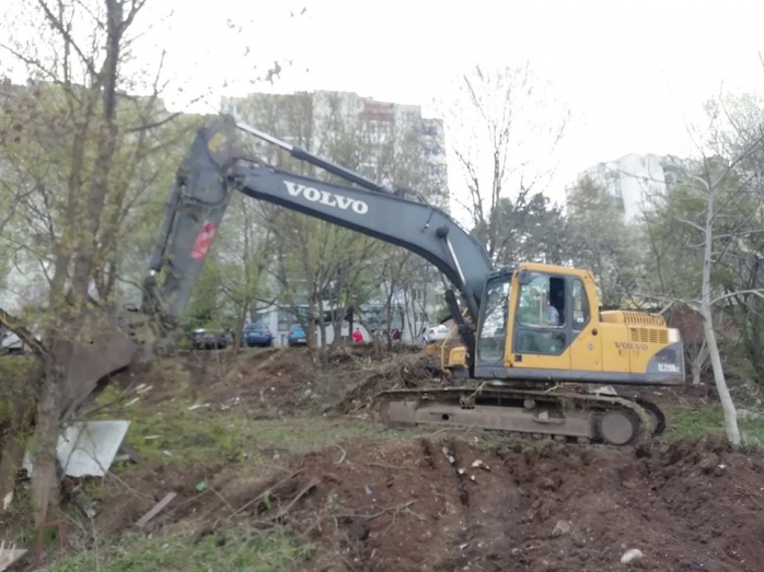 Grădinile de La Terenuri, distruse de exacavatoare! Urmează să se construiască blocuri noi