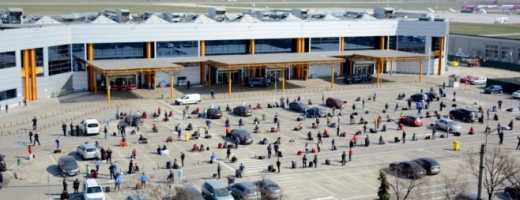 Dezinfecție în fiecare noapte în parcarea Aeroportului. GOTO Parking se apără: „Am investit mult!”