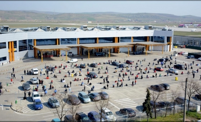 Dezinfecție în fiecare noapte în parcarea Aeroportului. GOTO Parking se apără: „Am investit mult!”