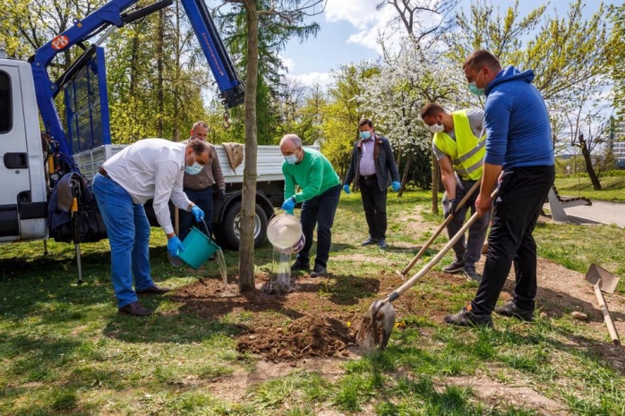 Cluj-Napoca, oraș verde! Unde a plantat Emil Boc arbori în acest weekend