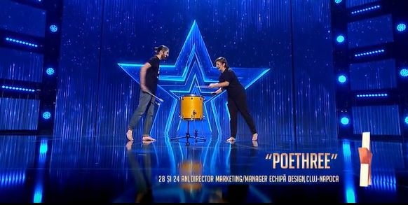 Doi tineri clujeni au ridicat sute de oameni în picioare la Românii au talent cu… o poezie! - VIDEO