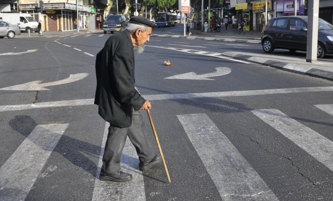 Ai PESTE 65 de ani? Între ce ore vei putea ieși din casă? Reglementări noi pentru vârstnici!