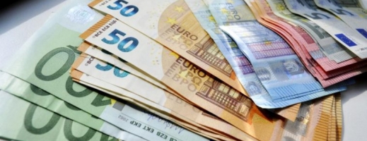 ANALIZA VALUTARĂ. Euro la minimum ultimelor două luni