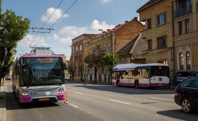 Pensionarii nu mai au transport gratuit între 6.30 și 8.30 dimineața, pentru evitarea aglomerației din autobuze