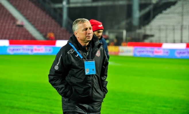 Pandemia nu l-a oprit pe Petrescu. Care este programul zilnic de lucru al antrenorului de la CFR Cluj?