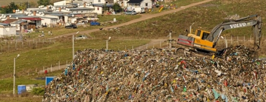 la-ce-distanta-de-casa-voastra-ati-accepta-sa-se-faca-o-rampa-de-gunoi-fie-ea-si-ecologica, sursă foto: Facebook Adrian Dohotaru