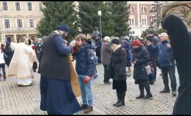 verdict-in-dosarul-penal-al-preotilor-care-au-impartasit-zeci-de-clujeni-cu-o-singura-lingurita-la-inceputul-pandemiei-de-covid-19