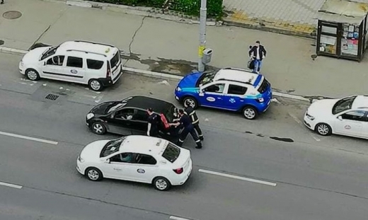 gentlemeni-veritabili-o-femeie-blocata-in-trafic-salvata-de-pompierii-intorsi-din-misiune, sursă foto: Facebook ISU Cluj