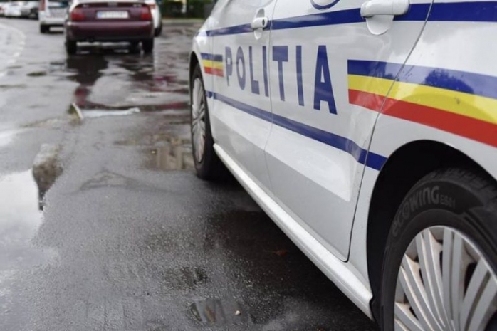 Două tinere, hărțuite de un bărbat care SE MASTURBA ÎN PUBLIC! Polițiștii îl caută pe onanist