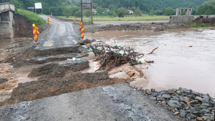 Pod provizoriu Valea Drăganului