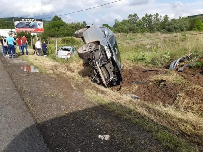 Accident la ieșire din Baciu. O tânără a fost rănită