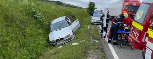 Un șofer băut a ajuns cu BMW-ul în șant între Turda și Cluj-Napoca! Bărbatul a fost transportat la spital