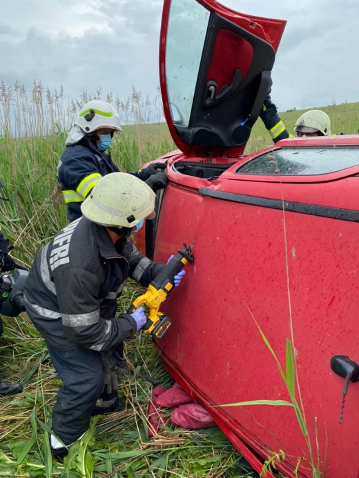 Autoaccidentare lângă Mărtinești. O tânără de 19 ani a ajuns la spital