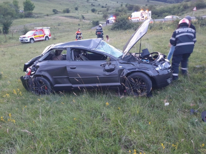 ACCIDENT pe varianta Grigorescu - Florești. Două persoane, transportate la spital