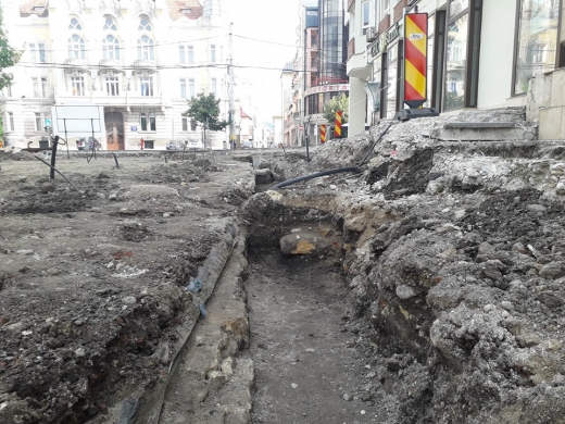 FOTO: Un zid de aproape 40 de metri a fost scos la iveală