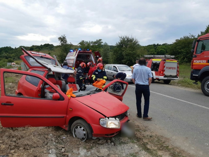 Accident pe drumul dintre Dej și Jibou. O femeie, transporată la spital 