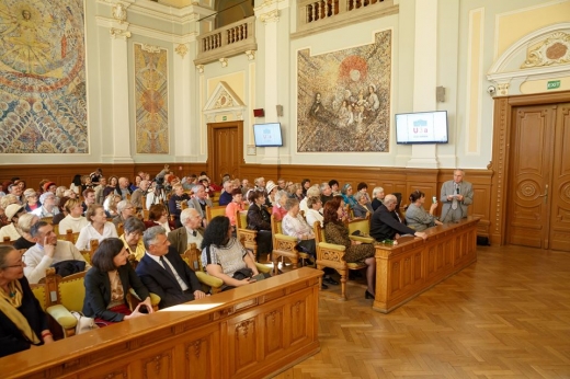 Studențimea nu cunoaște limite! Absolvenții Universității Vârstei a III-a și-au luat rămas bun de la facultate. Ce a promis primarul Emil Boc?