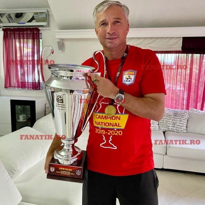 Dan Petrescu, alături de titlul de campion. Sursă foto: Fanatik