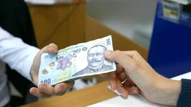 Guvernul oferă bani părinților dacă școlile nu se vor deschide