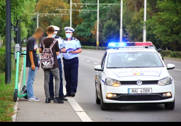 Trotinetele verzi au stârnit MÂNIA clujenilor. „Trotinetiștii”, sancționați timid de polițiști. O idee bună, stricată de indisciplină!