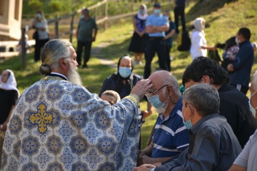 Două persoane au avut nevoie de îngrijiri medicale în prima zi a pelerinajului de la Nicula