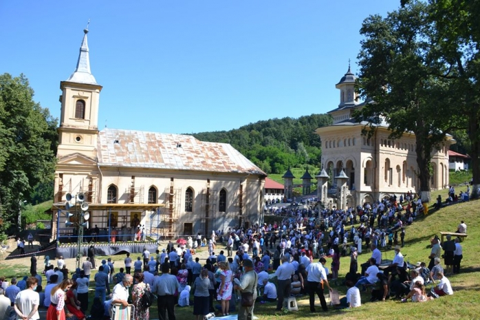 A plouat cu amenzi la pelerinajul de la Nicula. Politiștii au aplicat sancțiuni de peste 23.000 de lei