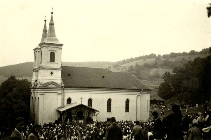 Biserica veche de la Mănăstirea Nicula, DEMOLATĂ cu buldozerul: „Se continuă politica de ștergere a urmelor Bisericii Greco-Catolice!”