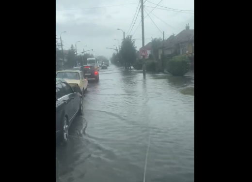 Clujul a devenit Veneția Transilvaniei, după ploile de astăzi - VIDEO