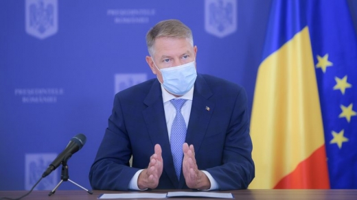 Iohannis: Profesorii și elevii merg cu măștile de acasă