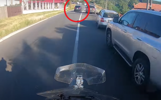 VIDEO. Mașina ministrului Bode a depășit mai multe mașini, înainte de a ajunge într-un gard