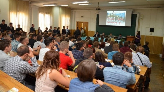 Studenții sunt nemulțumiți de recomandările Ministerului Educației cu privire la începerea anului universitar: sunt prea generale și insuficiente