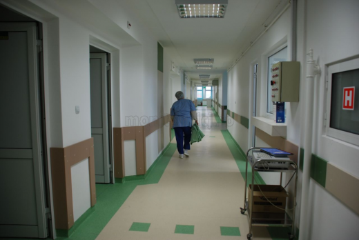 Premieră medicală, la Cluj. Pacientă cu probleme la inimă, salvată printr-o procedură fără bisturiu