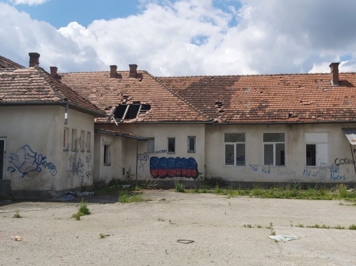 E oficial: școala abandonată de pe Calea Baciului devine cămin de bătrâni!