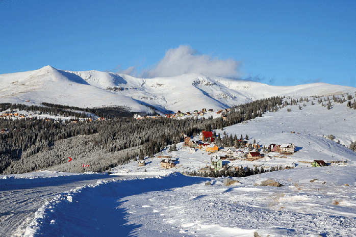 Șapte turiști BLOCAȚI pe Transalpina din cauza zăpezii