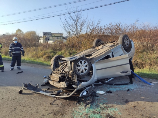 FOTO. Accident rutier la Viișoara. Victimele au REFUZAT să fie transportate la spital