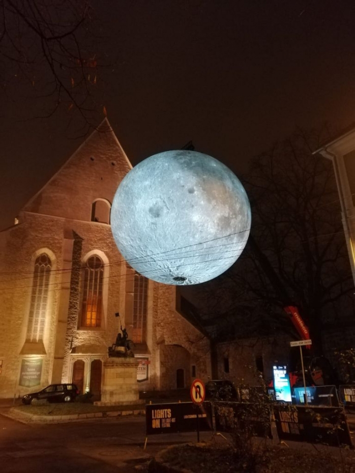 LUNA a revenit la Cluj-Napoca! Lucrarea poate fi văzută în Piațeta Jean Calvin