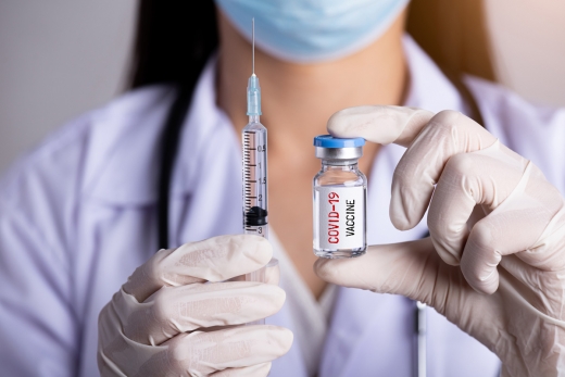 România ar putea scăpa definitiv de COVID-19 în toamna lui 2021. Câţi români vor fi vaccinaţi până atunci