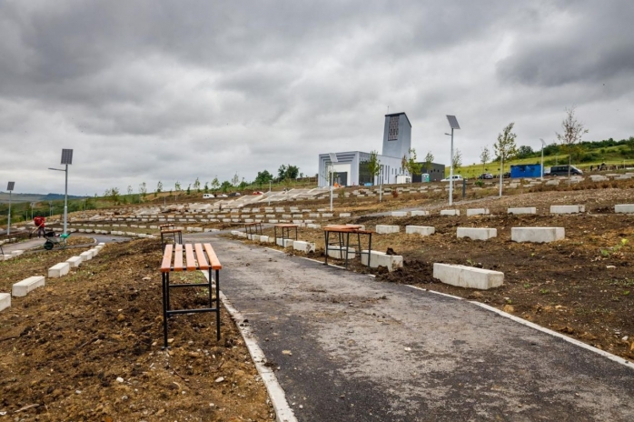 Cimitirul-parc anunțat cu surle și trâmbițe încă din vară va fi funcțional doar la anul