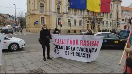 Protest în fața Primăriei pentru cei 350 de romi evacuați de pe Coastei: „Un deceniu de luptă”. VIDEO