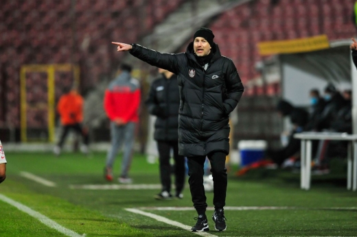 cfr-cluj-spre-o-noua-victorie-cu-mister-2-0-dan-petrescu-il-lauda-dar-il-si-inteapa-pe-edi-iordanescu