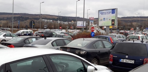 Prefect Cluj: „Îi rog pe clujeni să nu mai meargă în weekend în mall-uri. Se pot face comenzi online”