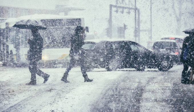 De sâmbâtâ va ninge ca-n povești, aproape în toată țara. Sărbătorile nu vor fi fără zăpadă