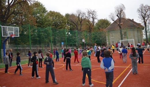 Programul școlar ar putea începe cu 45 de minute de sport. „Prima oră să fie de gimnastică și nutriție, după aceea suntem fresh”