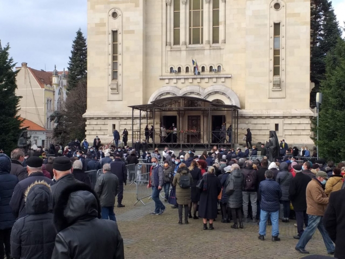 Sute de clujeni la slujba de Bobotează! Credincioșii s-au înghesuit, iar preoții nu au purtat mască. VIDEO/FOTO