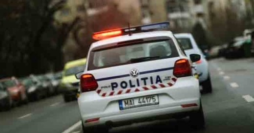 Șofer beat, urmărit de polițiști prin Gherla! Tânărul s-a ascuns sub o mașină pentru a scăpa de poliție